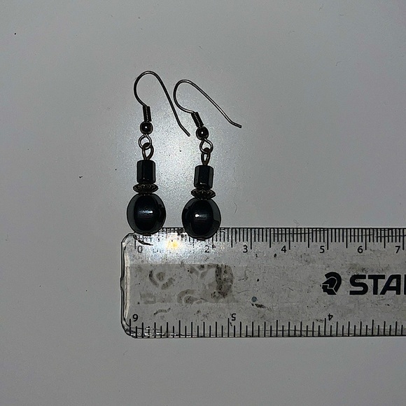 Black earrings - Picture 4 of 4